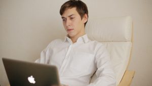 自分の年収と釣り合わない男性と結婚する方法